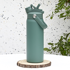 Bouteille d'eau isotherme de 24 oz, idéale pour les voyages, s'adapte au porte-gobelets de voiture, gourde en acier inoxydable avec double couvercle pour les trajets quotidiens et le bureau - Product Image 1