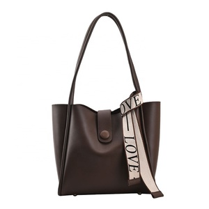 Bolsos de Mano y Bandolera de Piel Sintética para Mujer, con Cadenas y Cierre Abierto, para Uso Diario, Venta al Por Mayor - Product Image 1