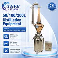 Alambic industriel portable en acier inoxydable/cuivre de 50/100/200L pour la distillation d'alcool à reflux/vapeur avec pompe de distillation et boîte de vitesses