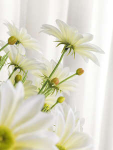 Flor de Margarita Artificial de Látex de Alta Calidad con 4 Cabezas, Tacto Real, Color Amarillo, para Decoración del Hogar y Bodas, Novedad para el Día de San Valentín - Product Image 5