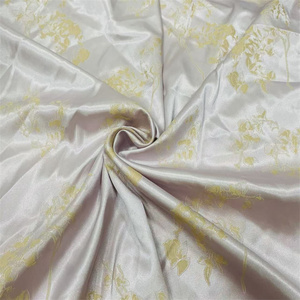 Tissu jacquard satiné tricoté en trame, richement orné, avec technique de teinture multicolore à l'effigie d'éléments chinois - Product Image 3