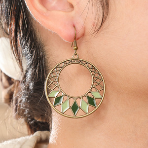 Ensemble collier et boucles d'oreilles bohèmes, pendentif géométrique en alliage vert, ensemble de bijoux tendance pour femmes - Product Image 2
