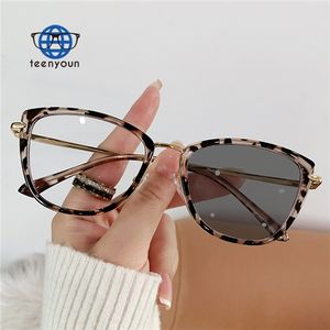 Teenyoun photochromique et antibleu <span class=keywords><strong>lunette</strong></span> bleu cadre concepteur lunettes optiques oeil de chat femmes lunettes <span class=keywords><strong>monture</strong></span> de lunettes concepteur - Product Image 1