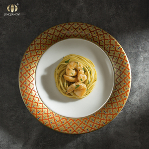 JQY Assiettes à dîner en céramique à bord doré Vaisselle de table de luxe à bord doré Assiettes blanches en <span class=keywords><strong>porcelaine</strong></span> de restaurant haut de gamme avec bordure dorée - Product Image 1