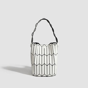 2025 nouveau sac seau géométrique matelassé <span class=keywords><strong>à</strong></span> blocs de couleurs <span class=keywords><strong>à</strong></span> la mode Niche Design fermeture éclair Polyester sac <span class=keywords><strong>à</strong></span> <span class=keywords><strong>main</strong></span> polyvalent - Product Image 6