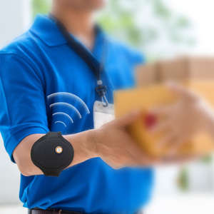 EV-04 cá nhân mini <span class=keywords><strong>GPS</strong></span> <span class=keywords><strong>GSM</strong></span> <span class=keywords><strong>Tracker</strong></span> siêu nhẹ và kích thước nhỏ với SOS nút báo động ứng dụng Android để theo dõi sử dụng - Product Image 2