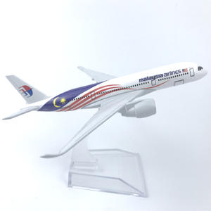 Modèle d'avion en métal moulé sous pression Malaysia Airlines <span class=keywords><strong>Airbus</strong></span> <span class=keywords><strong>A350</strong></span>-900 de 16 cm avec support - Product Image 3