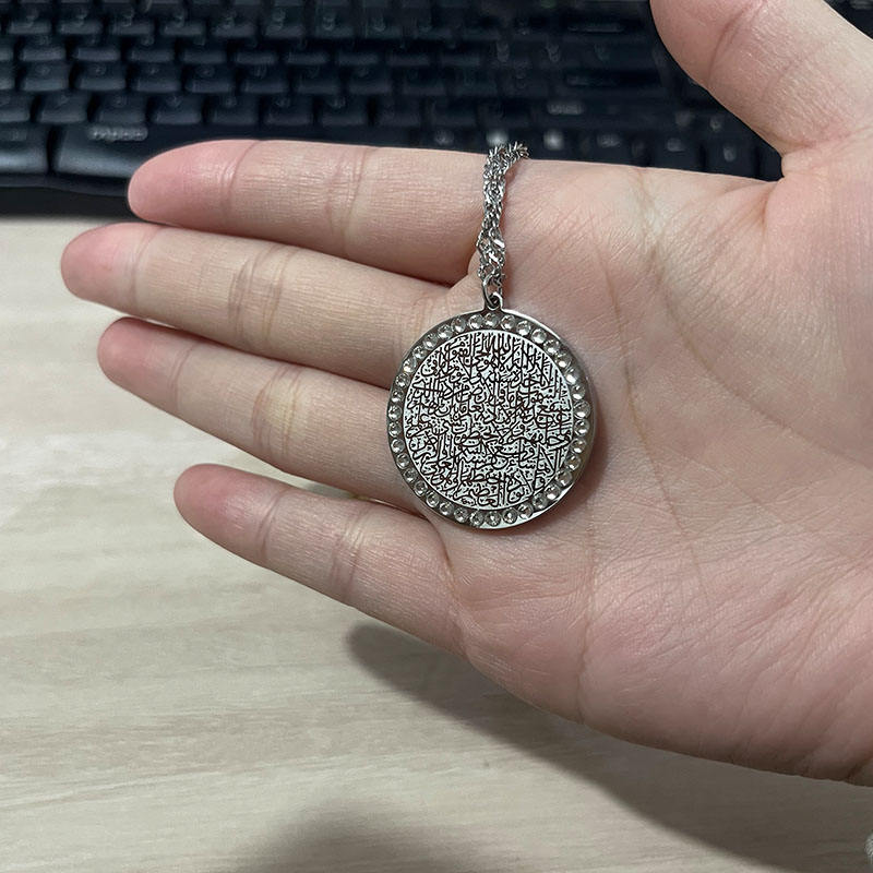 สร้อยคอทองคำขาว