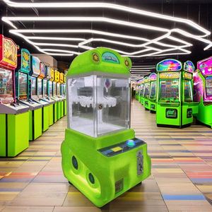 Shopping Center Prize Cabinet Rotating Carousel Hanging Toys Coin Payment System Manufacturer Export <b>Clip</b> Machine - Product Image 2