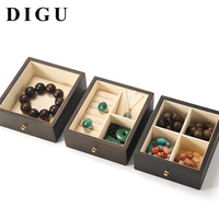Boîte à bijoux rotative carrée en bois DIGU avec tiroirs multicouches doublés de microfibre pour organiser bagues, boucles d'oreilles, colliers et bracelets