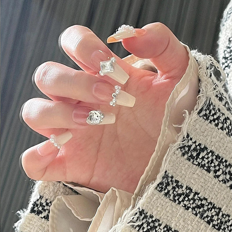 เพชรหัวใจสีขาวน้ำนม BY1021