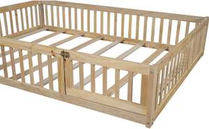 Letto in legno massello di grandi dimensioni con sponda di protezione, adatto come lettino per bambini in piccola sala giochi. Letto a piattaforma in legno per cameretta dei bambini. - Product Image 3
