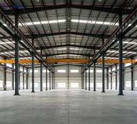 Atelier métallique préfabriqué à portée libre certifié CE, résistant au vent et à la neige, avec plusieurs fenêtres, montage rapide, quai de chargement, entrepôt