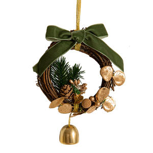 Décoration de porte en métal pour le Nouvel An avec accents en rotin, guirlande de Noël suspendue, scènes élégantes de guirlandes et couronnes - Product Image 5