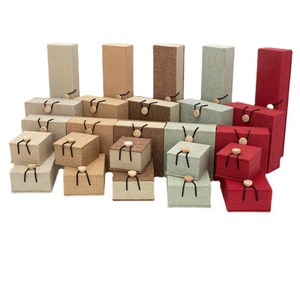 Boîtes à bijoux hautes en lin de style traditionnel avec logo personnalisé - Product Image 1