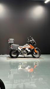 <span class=keywords><strong>KTM</strong></span> 790 ADV d'occasion, premier propriétaire, seulement 5000 km, bien entretenue, avec trois boîtes, éclairage supplémentaire, protège-mains, tout-terrain, aventure. - Product Image 6