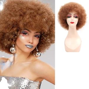 Perruque courte bouclée <span class=keywords><strong>afro</strong></span>-américaine européenne, noire, en fibre de <span class=keywords><strong>soie</strong></span> glacée haute température, résistante à la chaleur, avec serre-tête - Product Image 3