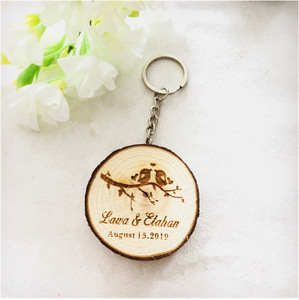 Portachiavi in Legno Personalizzato con Nomi degli <span class=keywords><strong>Sposi</strong></span>, <span class=keywords><strong>Accessori</strong></span> e Decorazioni per Matrimonio - Product Image 3