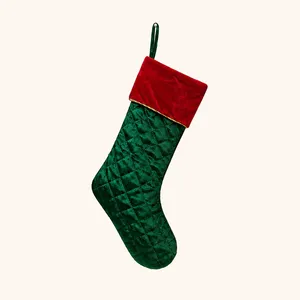 Calcetín Navideño de Terciopelo Acolchado con Nombre Personalizado, Diseño Clásico a Cuadros Bordado, Regalo de Navidad para Decoración Familiar - Product Image 4