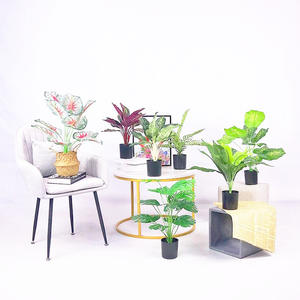 Vente en gros de petites fleurs artificielles vertes de bureau fraîches simulées, ornements de plantes en plastique pour bureau en pot - Product Image 3