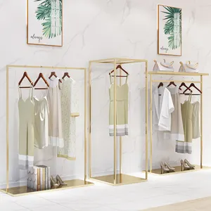 Minimalismus Gold Display Möbel Kleidung Kleider Hängen Rack Stehen Bekleidungs Shop Interior Design