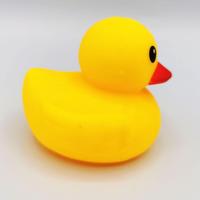 Canard de bain scintillant doré, jouet aquatique couineur flottant, cadeau de naissance, jouet pour l'heure du bain pour bébés, tout-petits et enfants