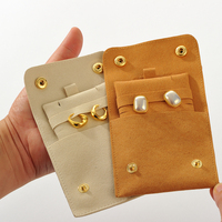 Pochette à bijoux personnalisée GLAMPKG en microfibre moderne, 8*8cm, carrée, portable, avec bouton pression, sac de rangement de luxe pour collier, boucles d'oreilles, bague