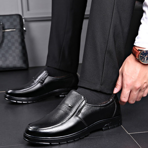 Mocassins en cuir véritable pour hommes, bout rond, à enfiler, doublure en fausse fourrure chaude pour l'hiver, semelle extérieure en caoutchouc antidérapante, chaussures habillées de ville - Product Image 3