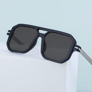 Gafas de sol polarizadas con montura cuadrada para hombre ZS-DB7103P, protección UV400, montura de PC, lentes TAC, color negro, protección solar para exteriores. - Product Image 1