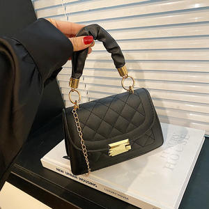 Sac bandoulière carré portable en PU imperméable pour femme, style coréen classique, avec chaîne et fermeture éclair – Cadeau populaire IStapromo - Product Image 2