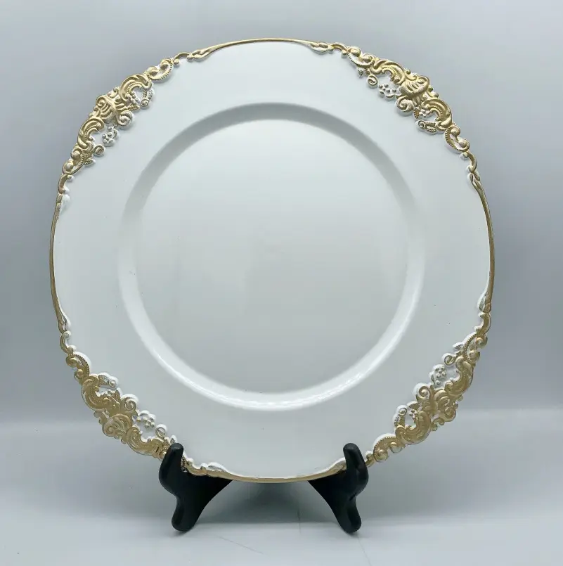 IFG Amazo Hot Selling Gold Rim Branco Descartável Placas De Carregador De Plástico para Festa De Casamento Decoração De Natal