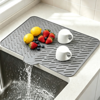 Tapis de séchage de vaisselle en silicone écologique résistant à la chaleur, protection anti-éclaboussures pour évier de cuisine, auto-drainant, 40x30cm, avec design de bec verseur