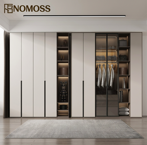 Armadio <span class=keywords><strong>in</strong></span> <span class=keywords><strong>Legno</strong></span> con Ante <span class=keywords><strong>in</strong></span> Vetro Nero di Lusso, Chiusura Silenziosa, Vano Nascosto <span class=keywords><strong>in</strong></span> Compensato, Elegante per Progetti Residenziali - Product Image 3