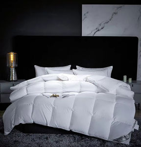 لحاف فندقي مخملي بحجم كينج، لحاف أبيض بشعار مخصص، لحاف خفيف الوزن وناعم - Product Image 3