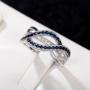 Anillo de dedo índice con líneas geométricas entrelazadas para mujer, joyería de moda estilo Hip Hop - Product Image 2