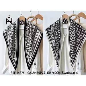 Foulard Zi 135x60cm con Motivo Geometrico in Poliestere e Cotone, Accessorio Moda Donna per Tutte le Stagioni, Sciarpa Multifunzionale - Product Image 3