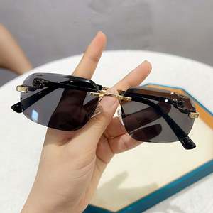 Gafas de Sol Cuadradas Sin Montura con Lentes Degradados de Corte Irregular y Patillas de Aleación UV400 para Hombre y Mujer, Moda 2025 - Product Image 4