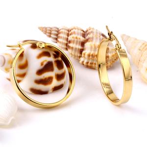 Pendientes de Aro de Acero Inoxidable con Nombre Personalizado, Diseño de Pendientes Dorados para Mujeres y Niñas - Product Image 3