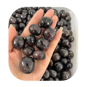 20-30mm <span class=keywords><strong>cristalli</strong></span> <span class=keywords><strong>spirituali</strong></span> pietre guarigione naturale Arfvedsonite con granato caduto pietra di cristallo per la vendita - Product Image 1