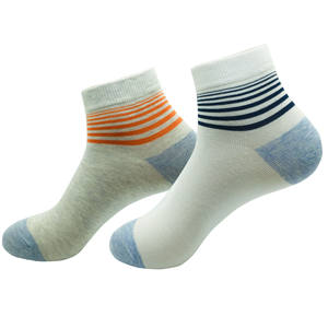 Chaussettes en coton côtelé pour femmes, couleurs neutres confortables avec logo corps et manchette pour un usage quotidien-livraison gratuite - Product Image 4