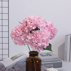 Fleurs d'hortensia artificielles à cinq têtes en soie faites à la main pour la décoration douce des salles de mariage, arrangements floraux pour la maison et les restaurants - Product Image 2