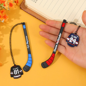 Segnalibri in lega smaltata personalizzati a tema maglia e bastone da hockey su ghiaccio, souvenir del fiero rivalismo canadese - Product Image 2