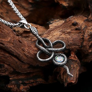 yunnique Collier pour homme en argent tibétain avec pendentif serpent gothique, chaîne de 60 cm, serti clos, cadeau, chaîne de pull tendance - Product Image 3