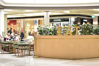 Conception de comptoir de bar de café de centre commercial moderne Kiosque personnalisé Table de stand de restaurant Coin salon Mobilier de café sur mesure
