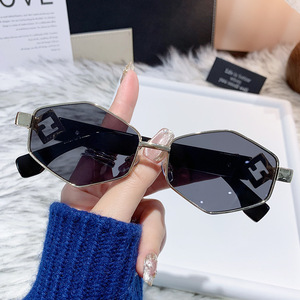 Diamond Shaped <b>Sunglasses</b> Metal <b>Frame</b> Black UV400 Light Weight Unisex <b>Small</b> <b>Frame</b> For Outings Cycling Driving - Product Image 2