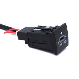 Enchufe de Cargador USB Tipo C Pd Cuadrado ABS de Diseño OEM con Enchufe de 12V y Puerto USB Pd para Toyota Corolla Rav4 Land Cruiser - Product Image 3
