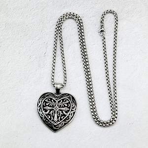 Collar con colgante de acero inoxidable con cruz de araña y corazón para hombres y mujeres, joyería de regalo de estilo punk, diseño asimétrico - Product Image 4