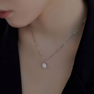 Collier pendentif fleur soleil en argent sterling 925 rhodié plaqué or 18 carats avec zircone 5A, design simple et tendance pour femmes et filles, Dylam - Product Image 5