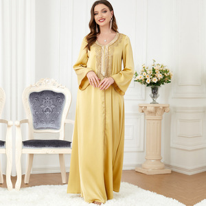 Vêtements pour femmes col en V mot perle vêtements traditionnels musulmans robe de mode à manches longues - Product Image 2