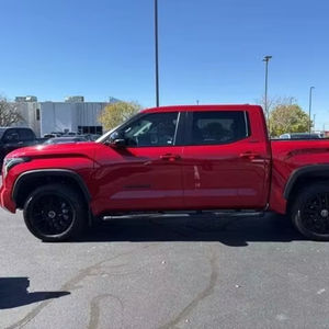 Camioneta Tundra HV Híbrida Limitada 4x4 Automática Original Importada con Asientos de Cuero de Doble Fila, Interior Oscuro y Volante a la Izquierda - Product Image 6